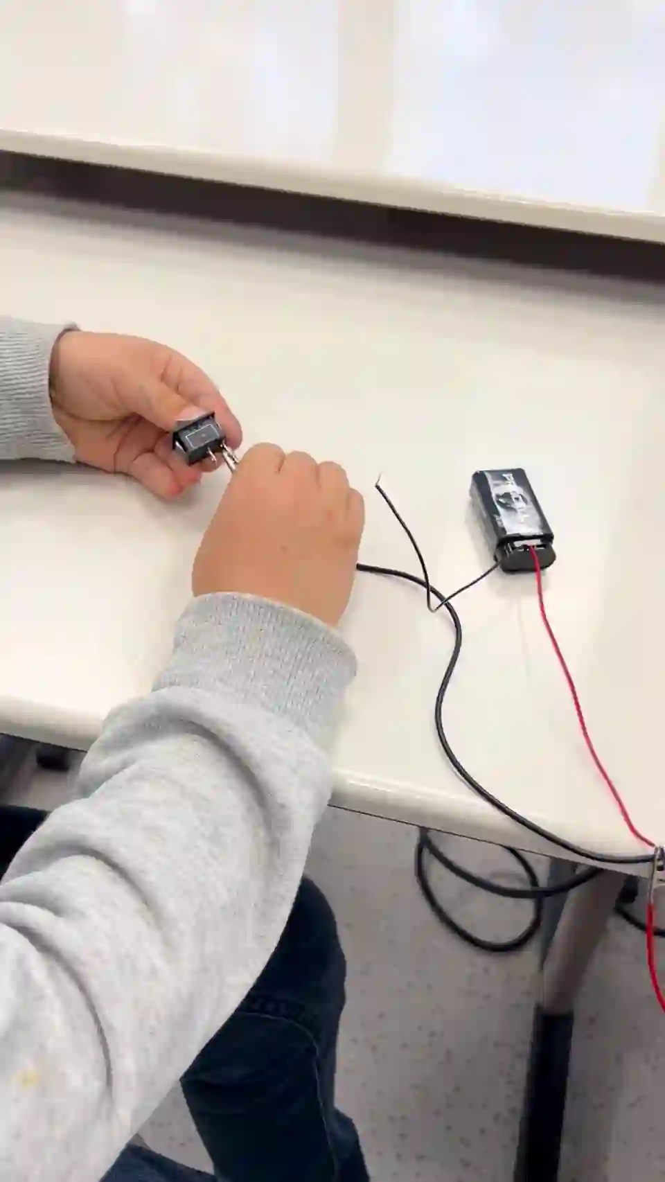 Mokiniai kuria ir išbando mažą prototipą